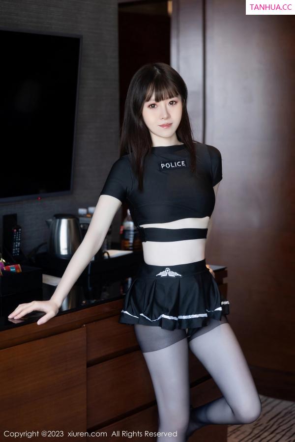   [XiuRen]高清写真图 2023.11.09 No.7637 林悠悠 短裙美腿第8张图片